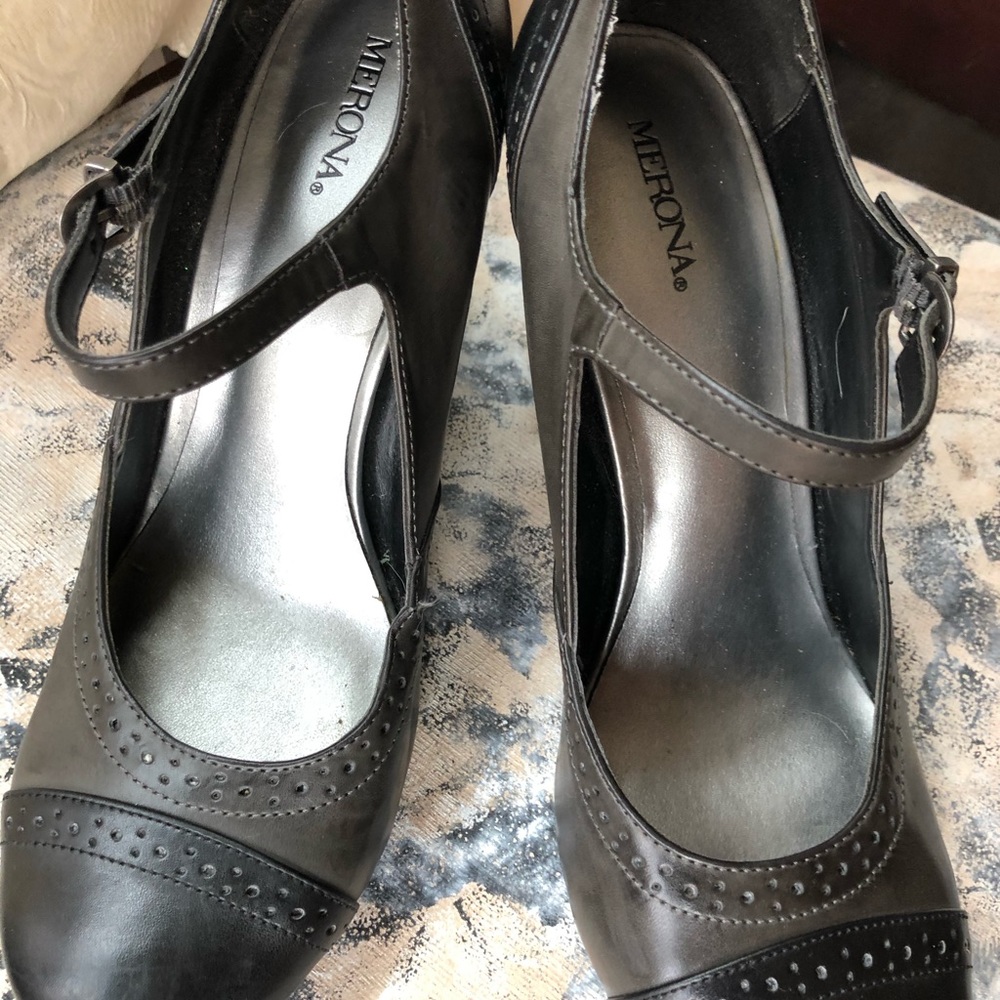 Gray pumps - Picture 3 of 3
